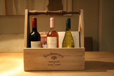 W015- Houten caddy voor lectuur, kruidenpotjes, wijn