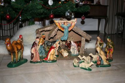 W010-Antieke kerststal