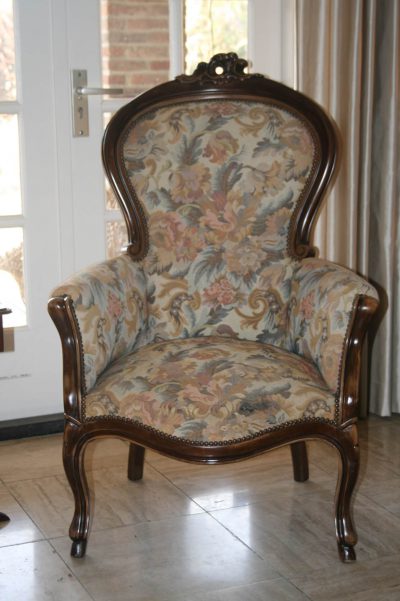 M033- Louis XV Bergère fauteuil