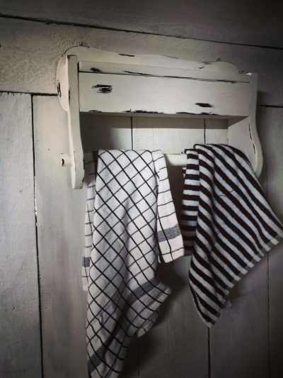 W007B- brocant handdoekenrekje