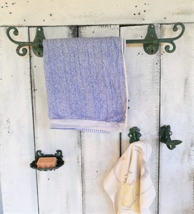 W013B- oud Frans handdoekenrek, zeepbakje badkamer
