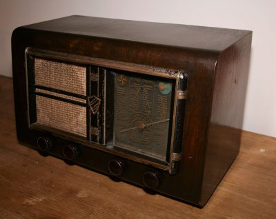 W010B- antieke buizenradio Clarville