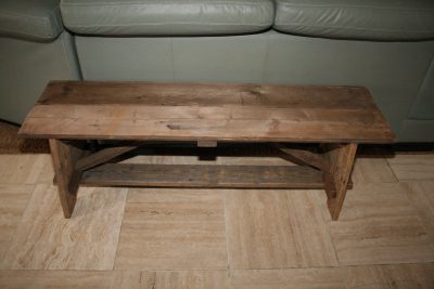 M031B- oud houten bankje/sidetable