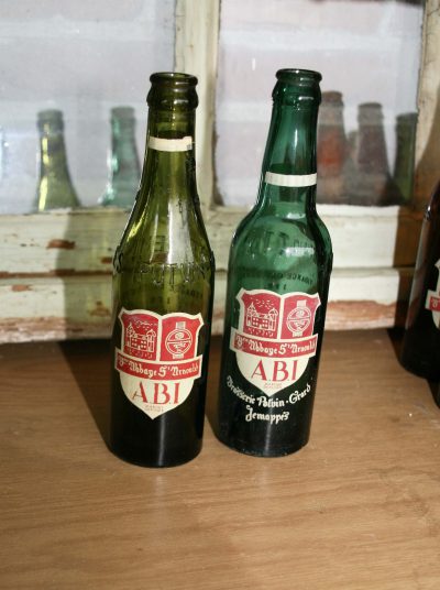 W003F- 24 oude Belgische bierflesjes