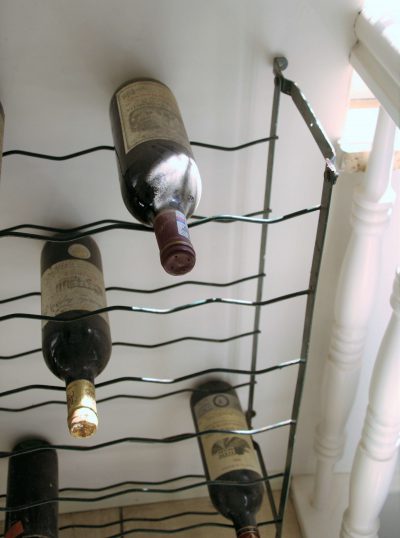 W071k- brocant Frans wijnrek 40 flessen
