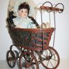 W117 - Antieke poppenwagen