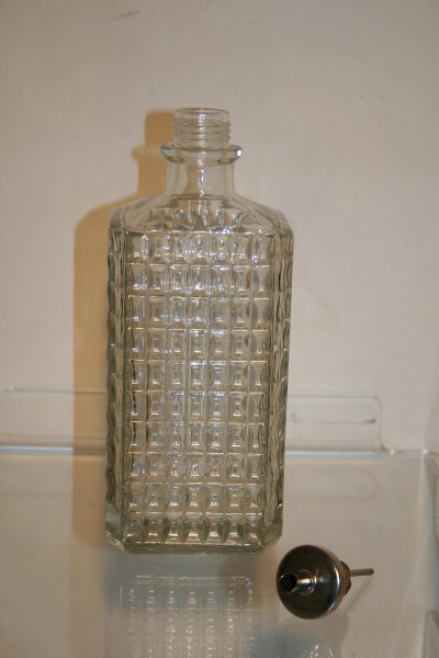 A092 - Vintage glazen karaf met schenktuit