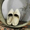 oude brocante kinderklompjes