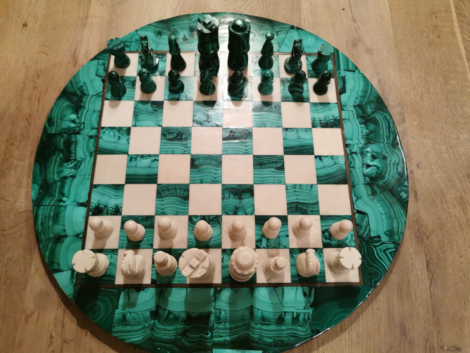 Uniek schaakspel van malachiet en witte - Santiline
